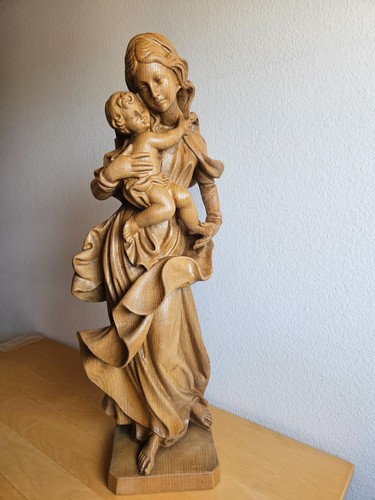Madonna mit kind - kind,, holzstatue