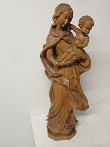 Fein geschnitzte holzfigur - fein,