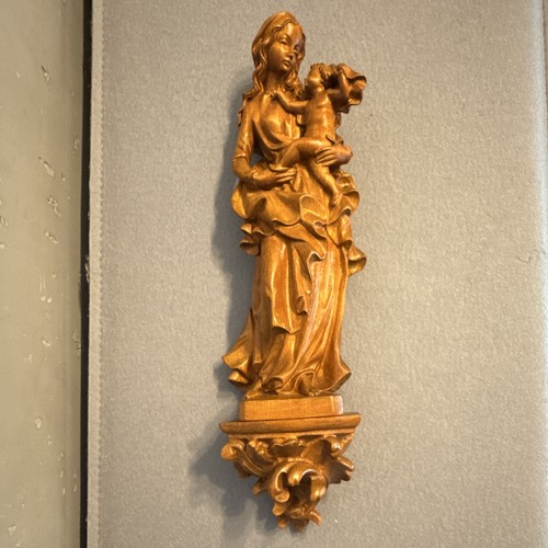 Madonna mit kind - kind, holzrelief
