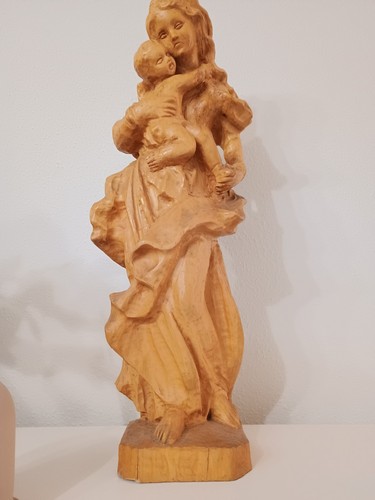 Große holzmadonna mit - große,