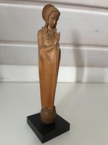 Madonna aus holz geschnitzt - holz,