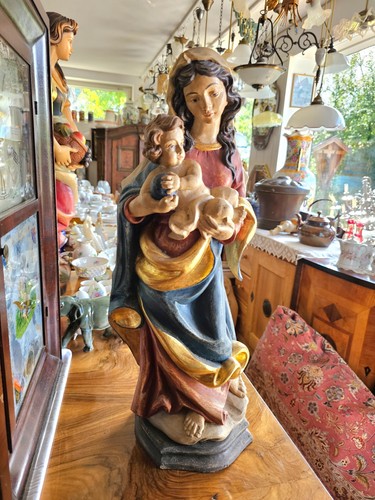 Große schöne heiligenfigur - große,